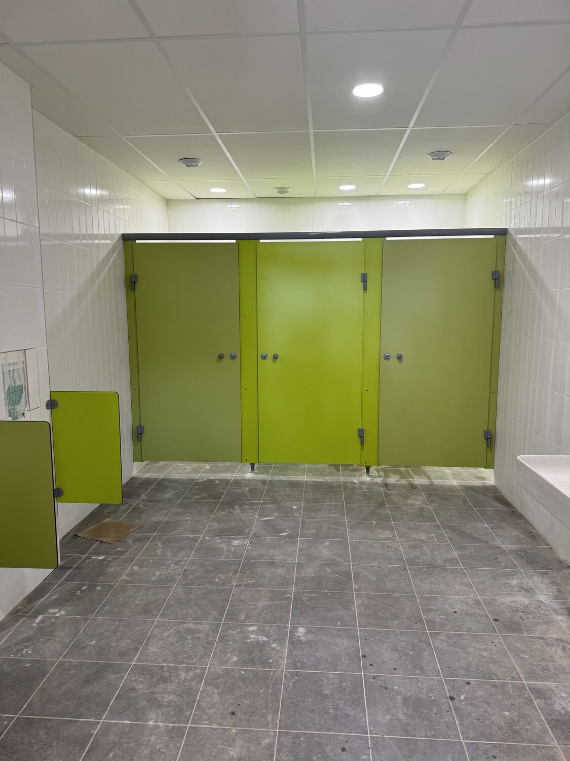 Cabines sanitaires compact stratifié vertes