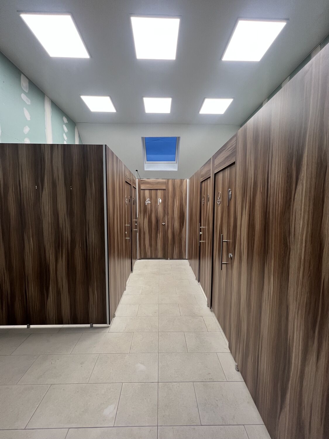 Cabines de change compact stratifié décor bois
